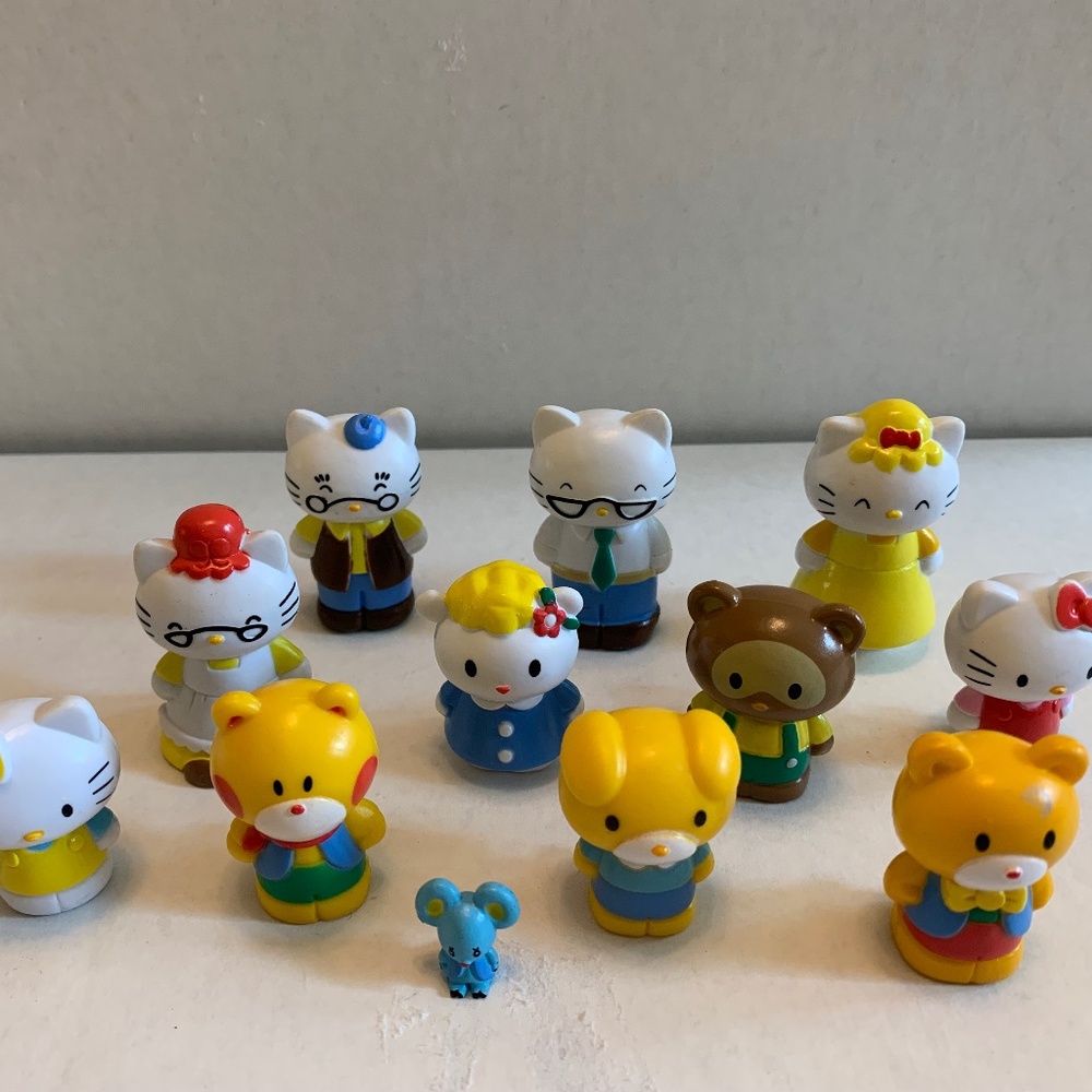 Hello Kitty Figures Set Of 12